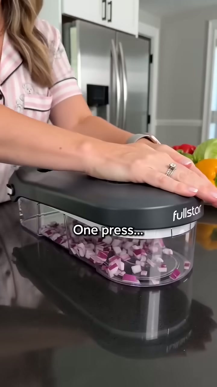 Drop the veg in and push it down through the blade grid