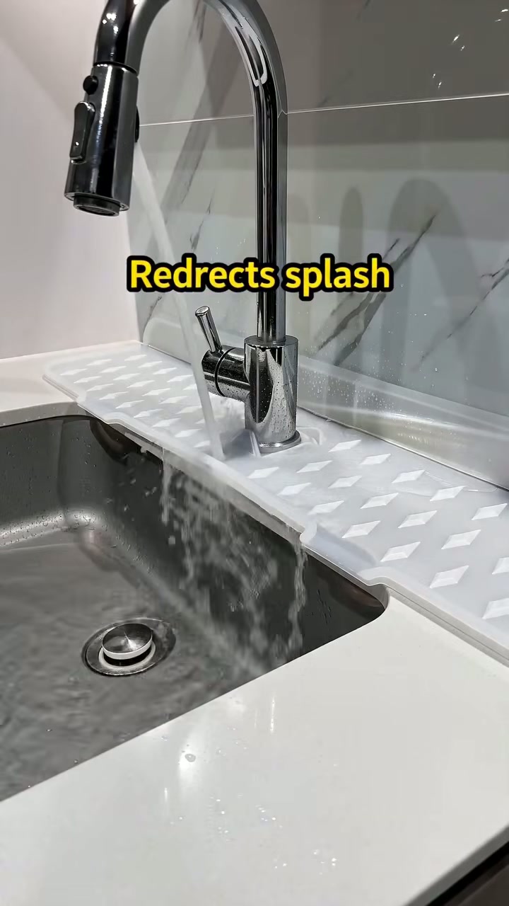 Its raised pattern catches splashes and drains them back into the sink