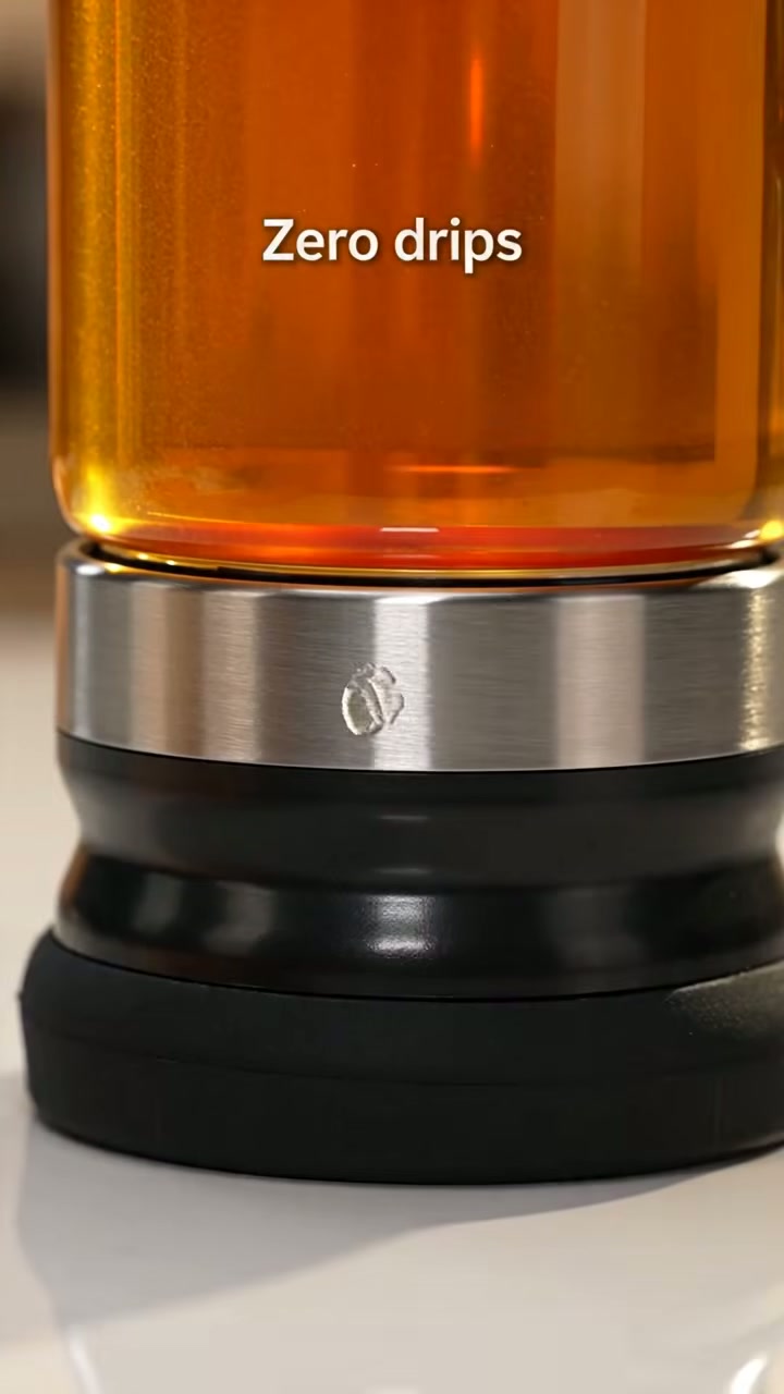The spout shuts off with zero drips — no sticky jar or counter